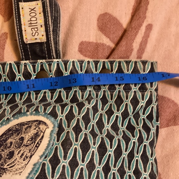 Salt box sea turtle canvas beach tote - Picture 11 of 15